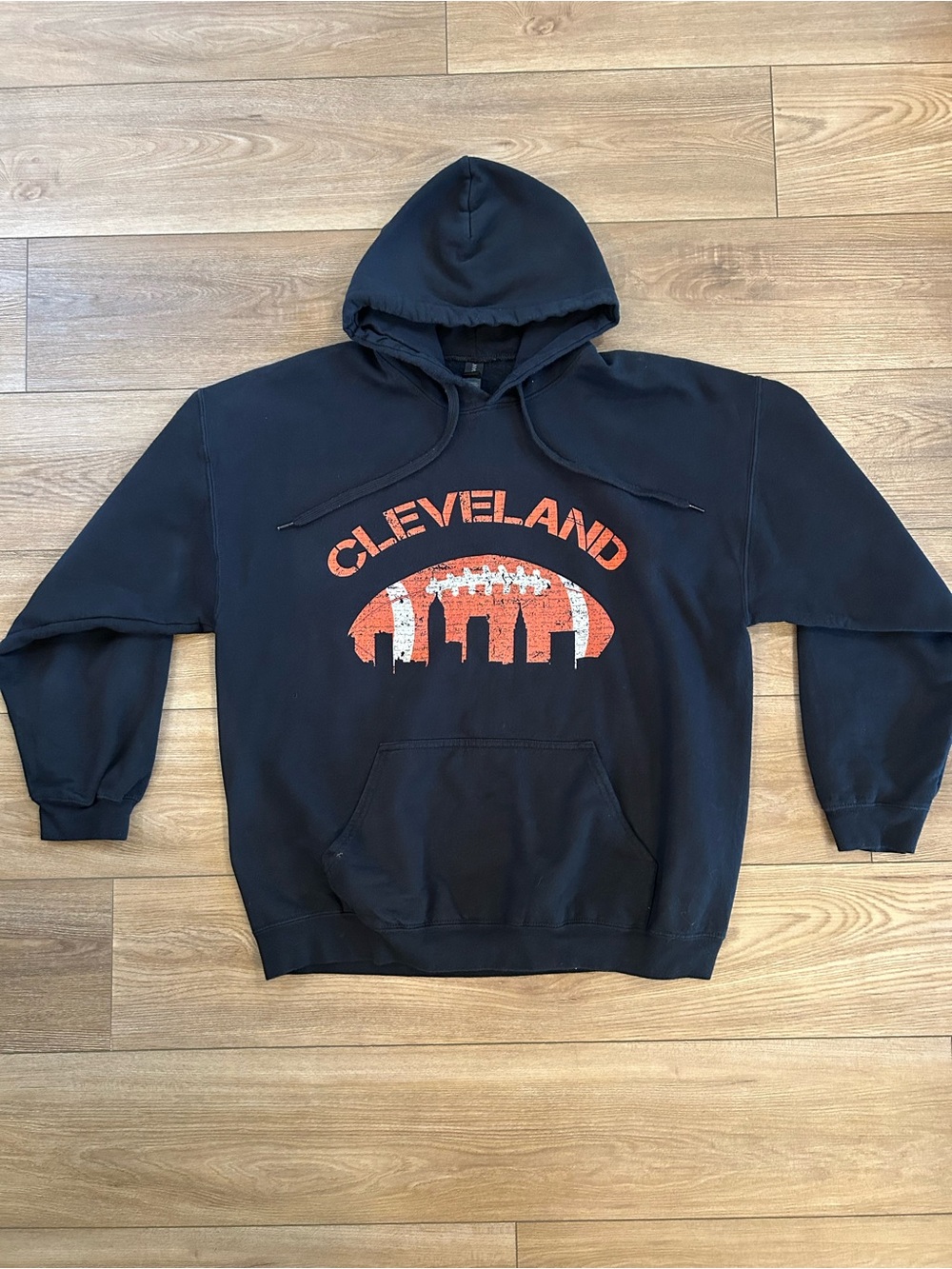 Cleveland Football Skyline Hoodie Black Gildan Heavy Blend XL